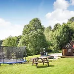 Prázdninový dům Amazing In Liarvag With Sauna