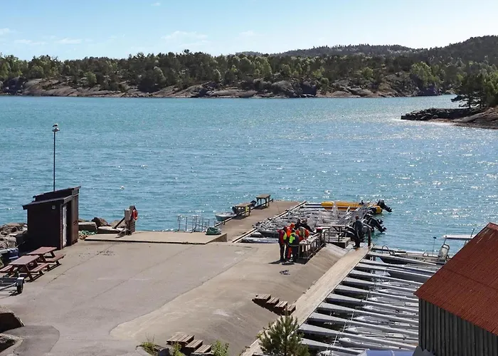In Liarvag With Sauna Feriehus *